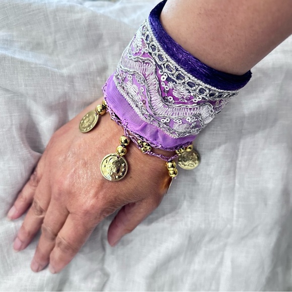 PURPLE VELVET GYPSY COIN CHARM CUFF BRACELET TEXTILE FIBER ART LUXURY SIGNED 7’ - Picture 14 of 15